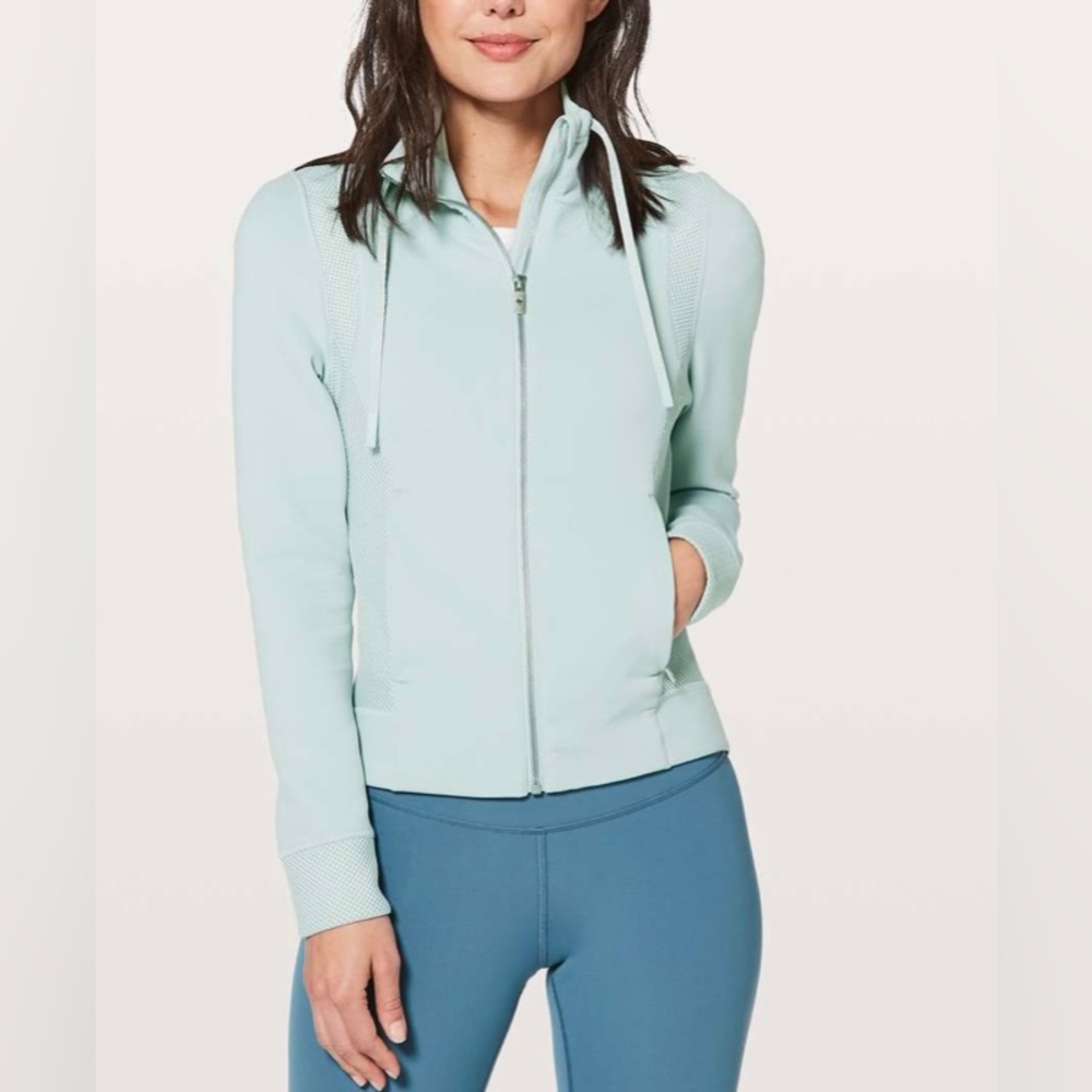 Lululemon Hot Mesh Jacket
Storm Blue